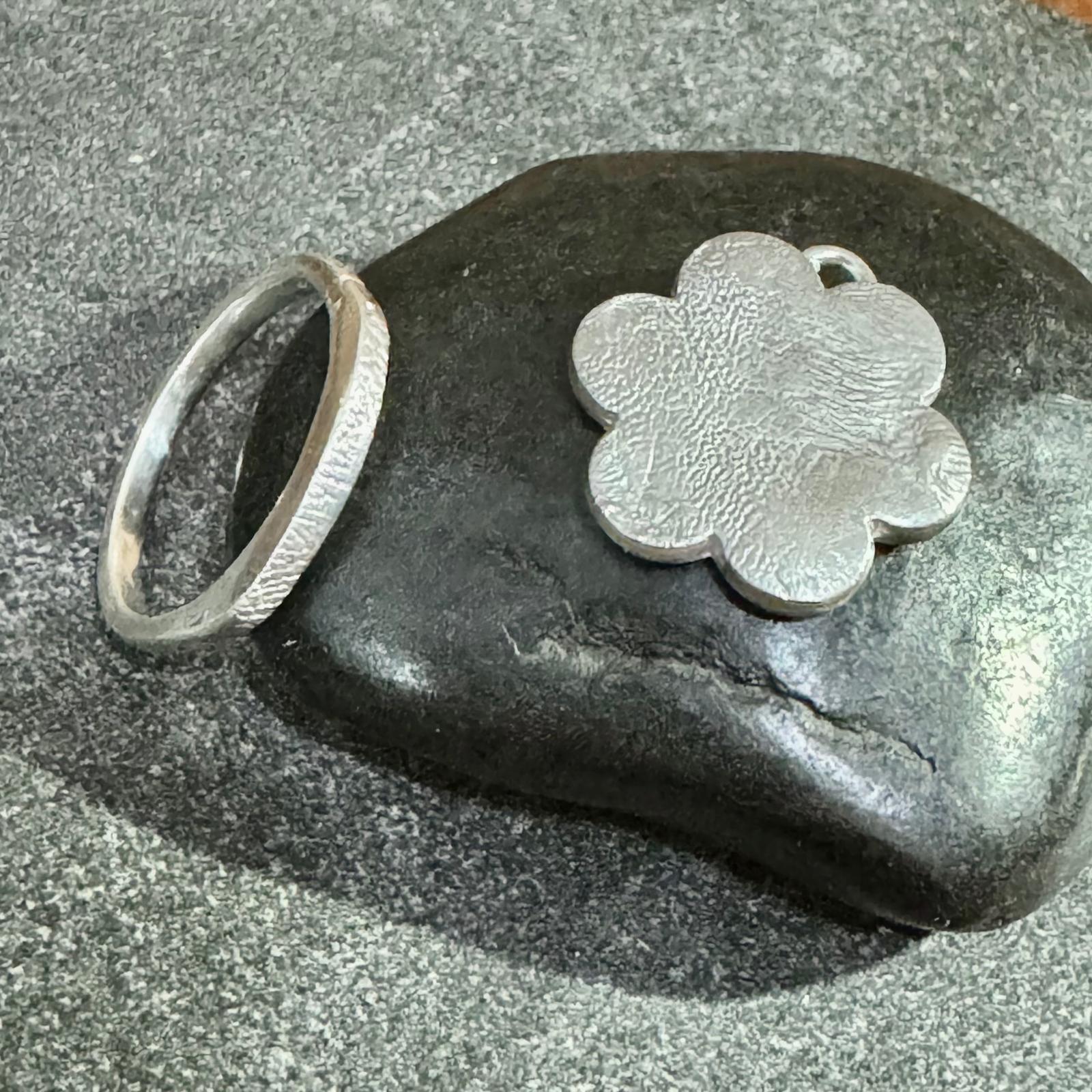 Silver nose print and paw print keepsakes in Singapore – choose your print and size