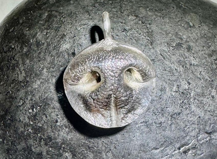 999 silver nose-print pendant